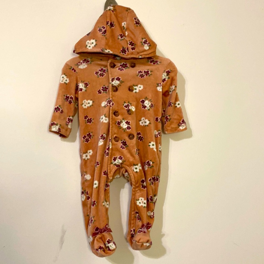 Nicole Miller Onesie With Hood Excellent Condition: 0-3M